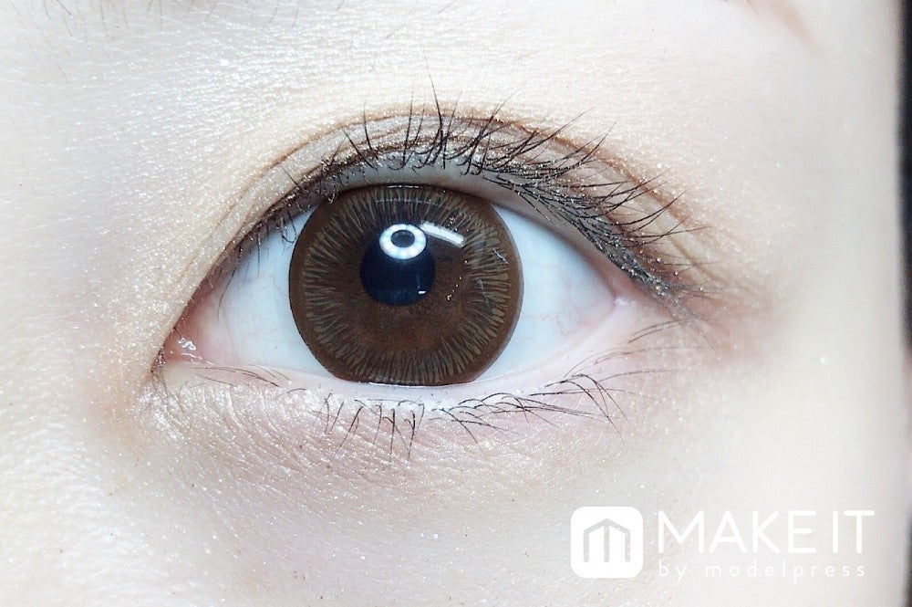 ルナソル／スキンモデリングアイズ／01 Beige Beige 使用 (C)メイクイット