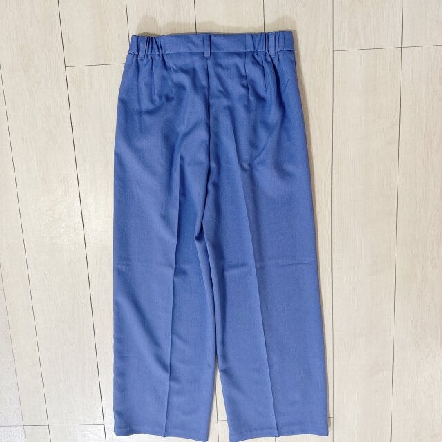 ローウエストバギーパンツ　　後ろ　センタープレス　ウエスト部分