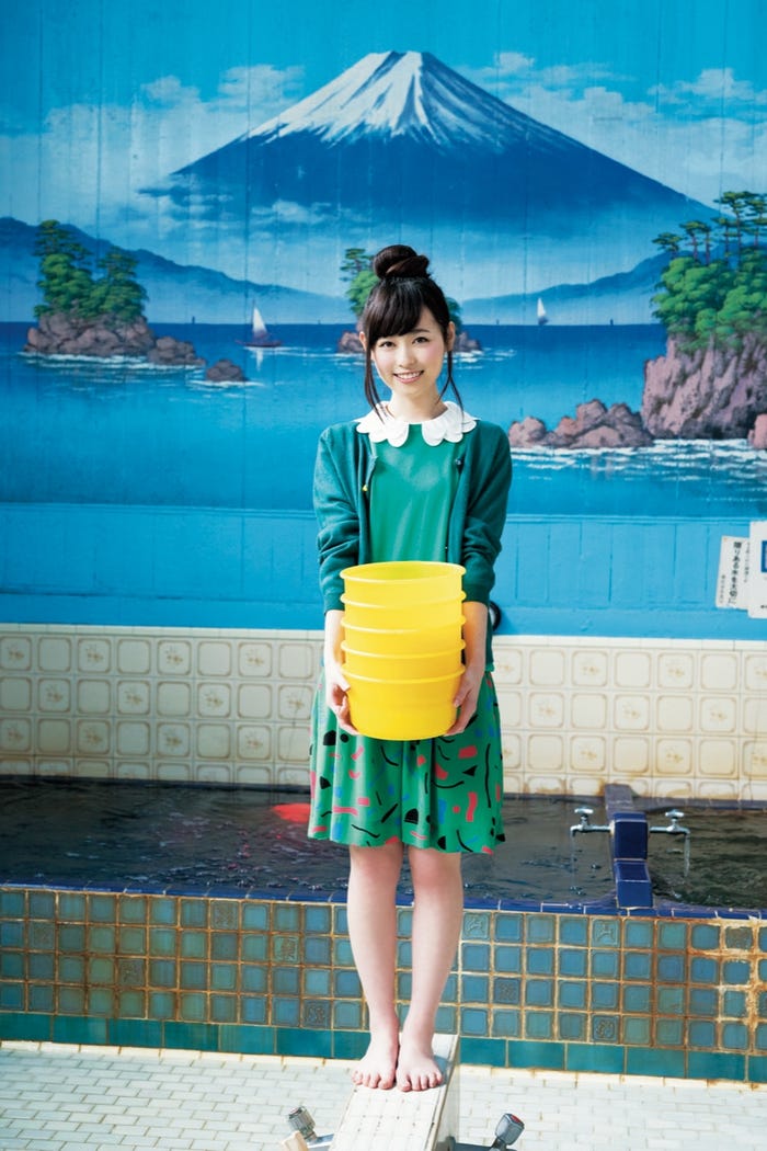 福原遥「はるかいろ」(仮)より(撮影:佐藤佑一/発売元:東京ニュース通信社)