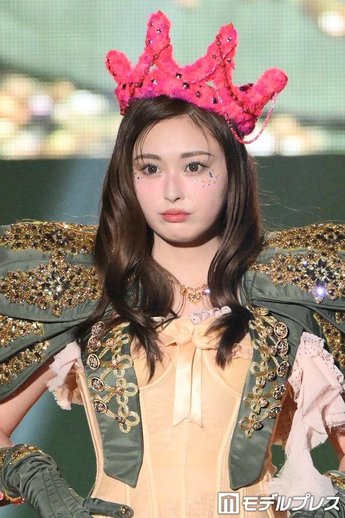 ゆうちゃみ、トップバッターで「TGC松山」開幕 王冠×ミニスカで存在感放つ【TGC松山2026】