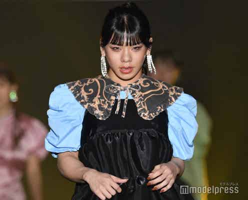 とうあ、黒ワンピで美脚覗かせる 華やかなオーラで圧倒<TGC 和歌山 2023>