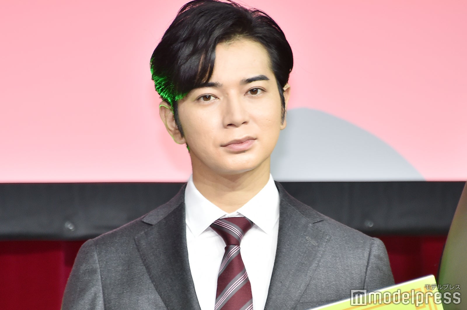 “総選挙委員長”松本潤、きのこの山・たけのこの里の総選挙結果を発表