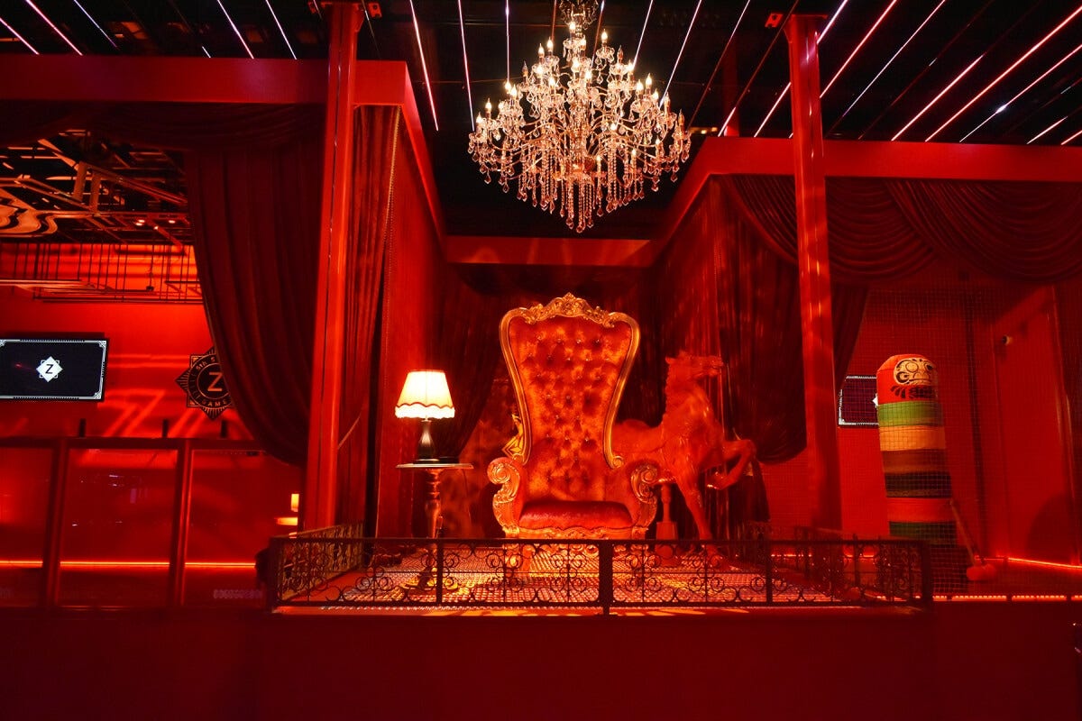 舞台は謎の人物“Z”が建てた謎の赤い館の中です