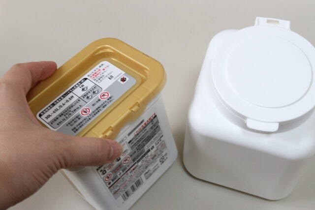 ダイソーのジェルボール、粉末ケース1.5L　キューブ型に詰め替える