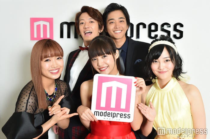 (前列左から)山口乃々華、美沙玲奈、灯敦生(後列左から)大倉士門、佐藤寛太(C)モデルプレス