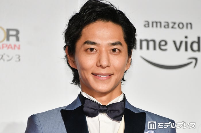 「バチェラー」夫妻が水着姿でキス連発 友永真也＆岩間恵に「ラブラブすぎ」「映画みたい」の声
