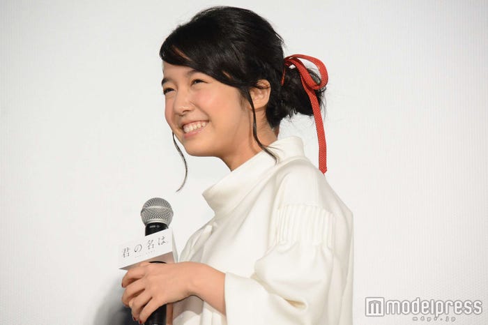 自身が声を担当した「宮水三葉」の髪型で登壇した上白石萌音(C)モデルプレス