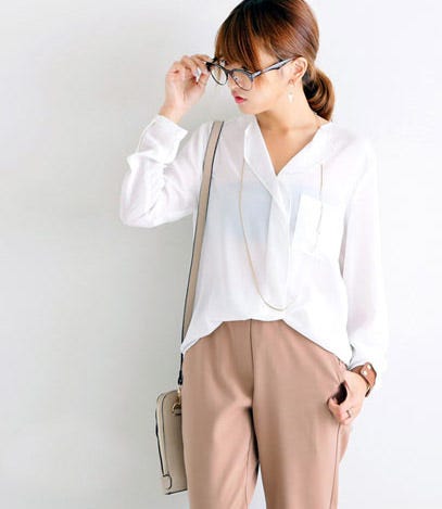 とろみシフォンドレープデザインブラウス/トップス「Galoo Shoppers」4,104円(税込)/画像提供:Galoo Shoppers