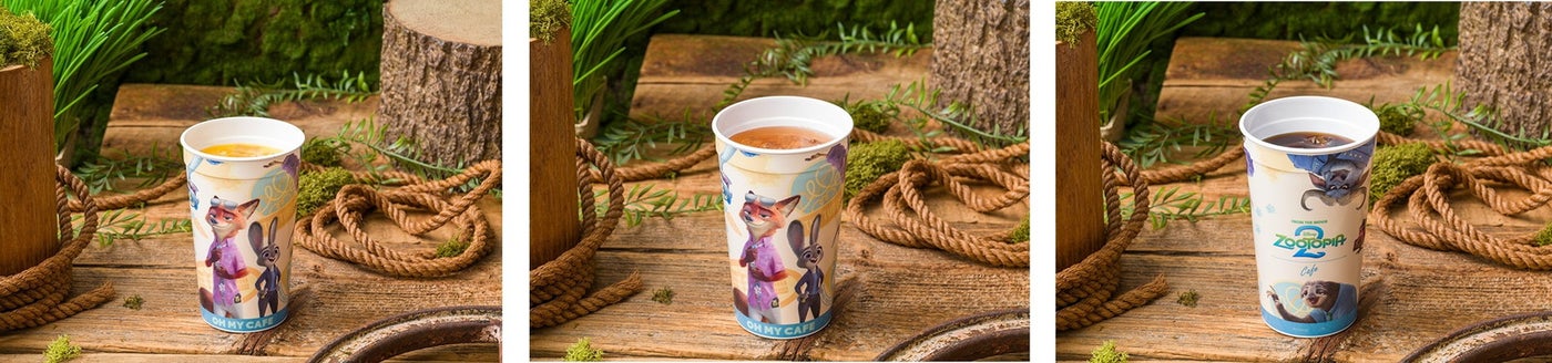 オレンジジュース、アイスティー、アイスコーヒー 各税込990円（C）Disney