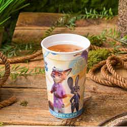 オレンジジュース、アイスティー、アイスコーヒー 各税込990円(C)Disney