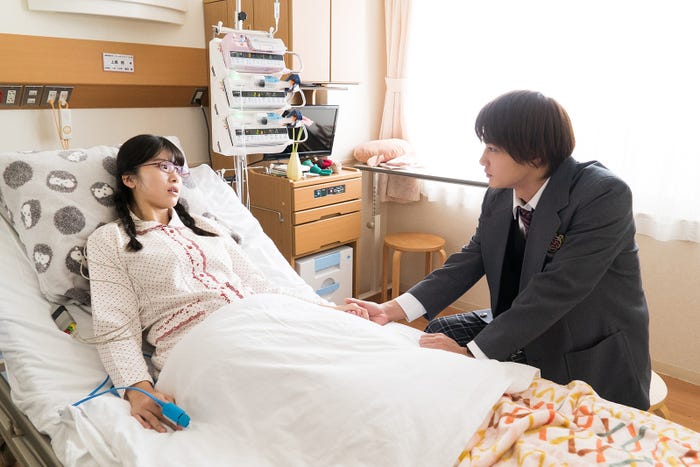 馬場ふみか、野村周平/「僕の初恋をキミに捧ぐ」第2話より(C)テレビ朝日