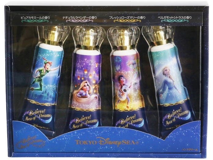 ハンドクリームセット 3200円。「ビリーヴ！」に登場するディズニーの仲間たちのデザイン
