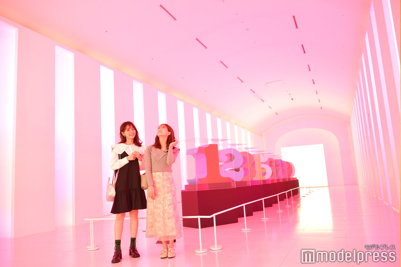 2つのホテルをつなぐ「パラダイスウォーク」は動画映えスポット（C）モデルプレス