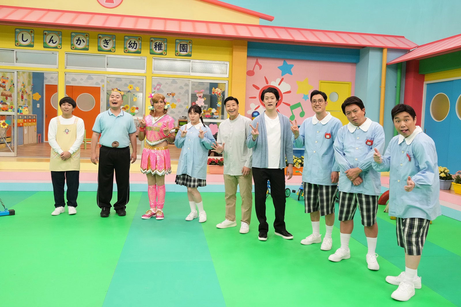 （左から）秋山寛貴、岡部大、ゴリエ、丸山礼、長田庄平、粗品、菊田竜大、松尾駿、せいや （C）フジテレビ