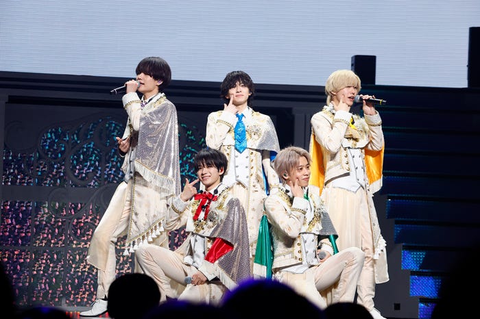 Lil かんさい(左下から時計まわりに)嶋崎斗亜、大西風雅、西村拓哉、岡崎彪太郎、當間琉巧/「Lil かんさい LIVE 2024『一舞入魂』」より(提供写真)