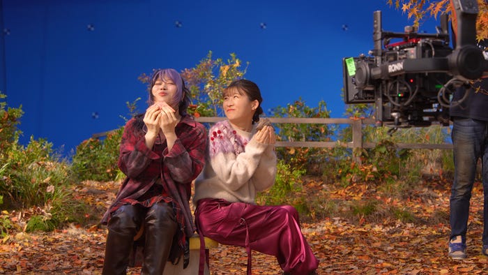 NAOKO、伊藤沙莉「三角チョコパイ 黒といちごミルク風 『いちごの暴力』」篇メイキング(提供写真)