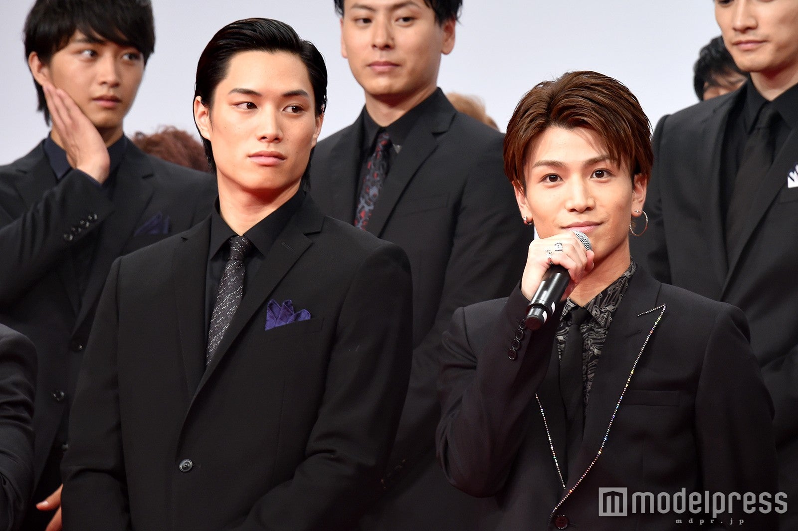 鈴木伸之、岩田剛典（C）モデルプレス