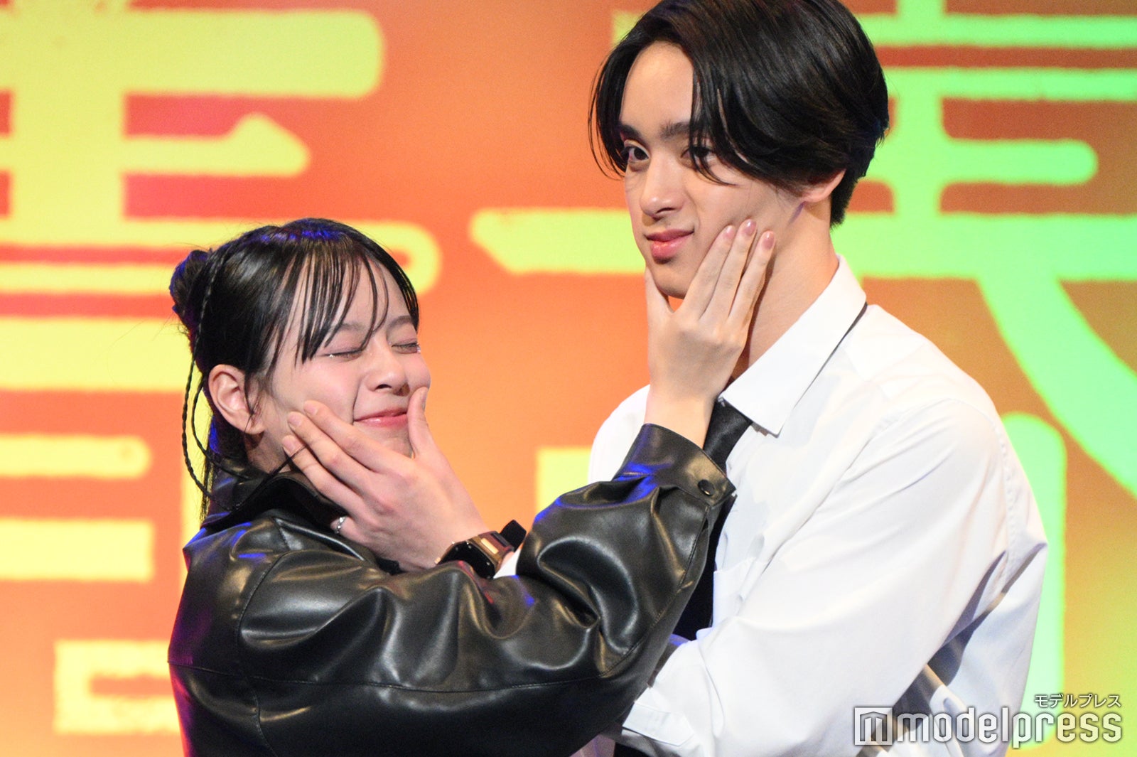 「今日好き」“まうバオ”小國舞羽＆Baoカップル、お互い“頬むにゅ” ラブラブっぷり見せつける【青春祭2025】