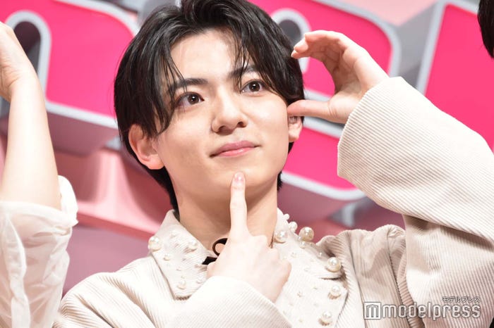 「恋わずらいのエリ-」ポーズをする西村拓哉(C)モデルプレス