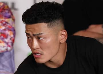 BDが会見場に安全マット 前回選手が不意打ちビンタで失神→くも膜下出血発症の事故 安全対策強化