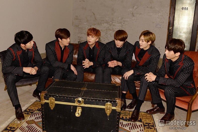 （左から）フン、イライ、スヒョン、ジュン、ケビン、キソプ