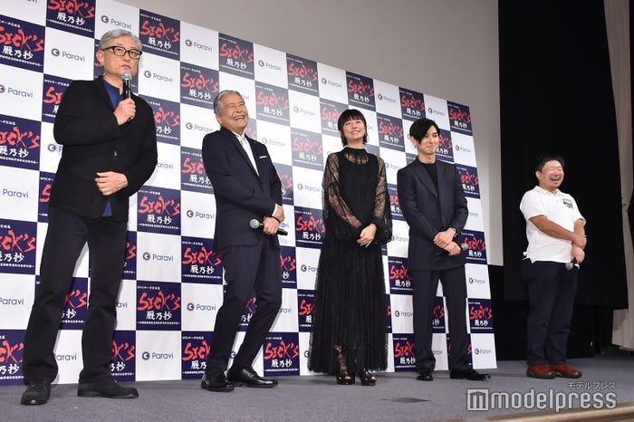 (左から)堤幸彦監督、竜雷太、木村文乃、松田翔太、植田博樹プロデューサー (C)モデルプレス