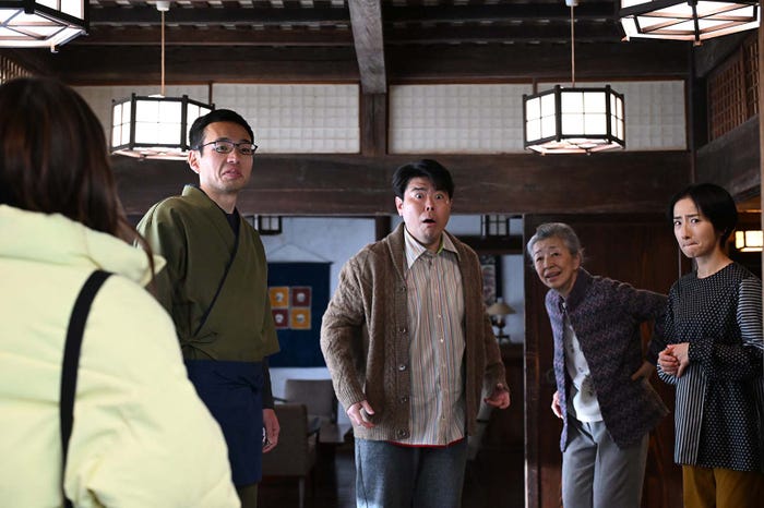 山口森広、映美くらら「リビングの松永さん」第8話より(C)カンテレ