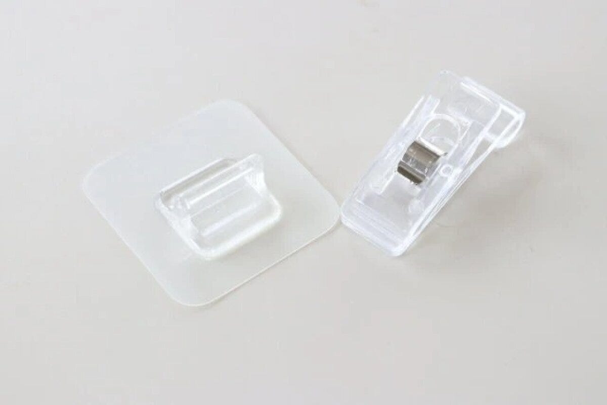 ダイソーのフィルムフック