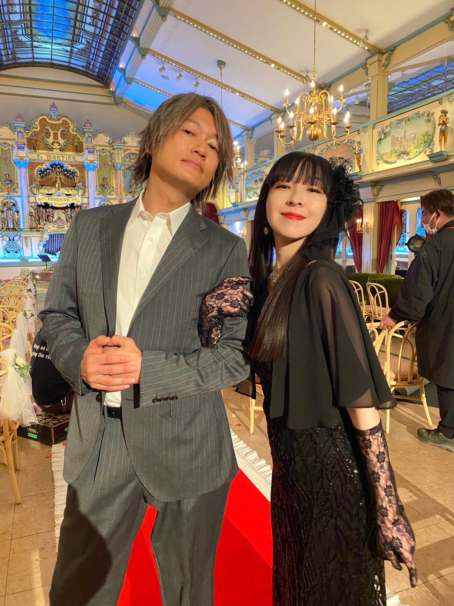 「unknown」井浦新＆麻生久美子 「あのときキスしておけば」“奇跡の再会” で腕組みショット公開