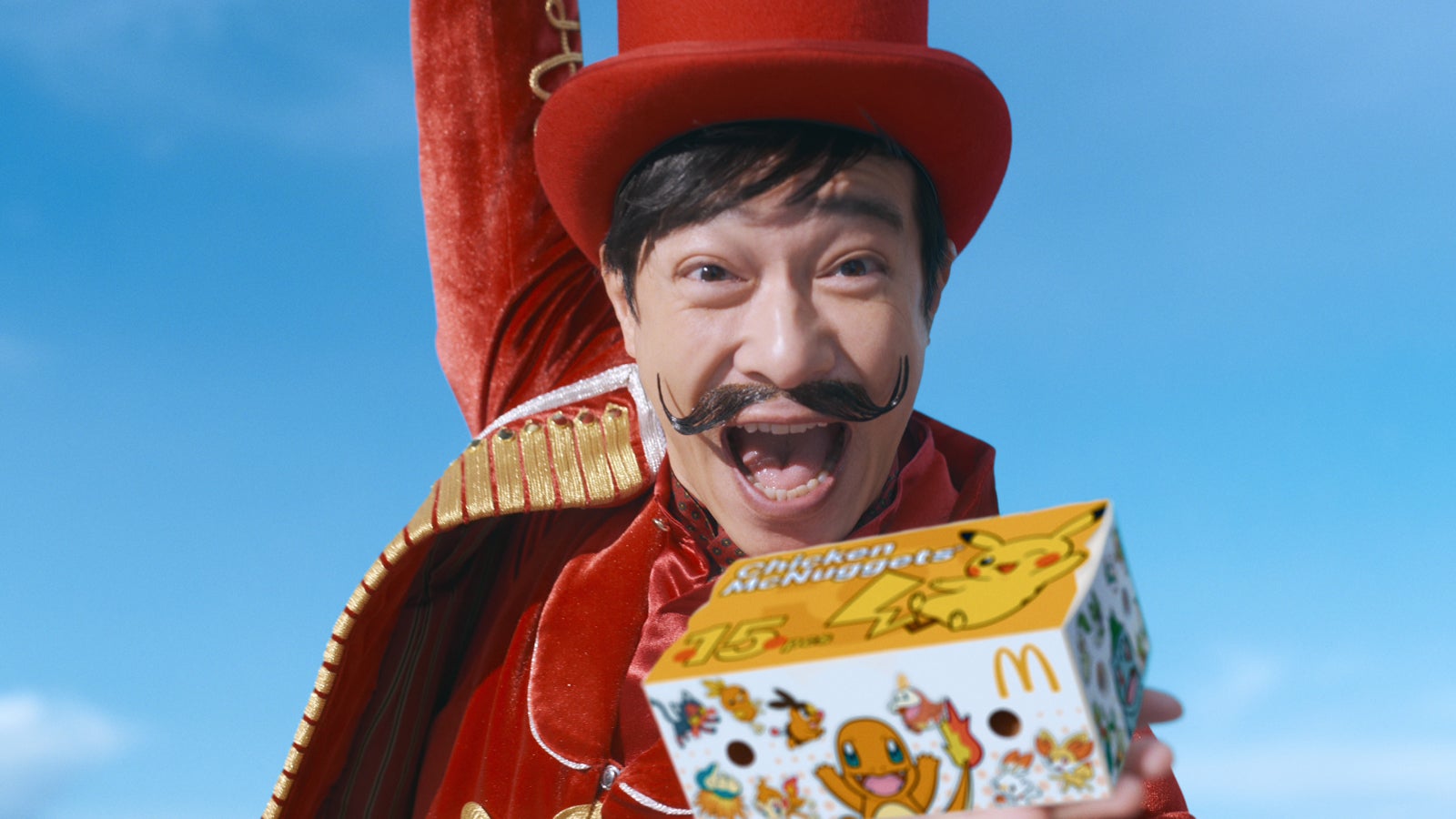 堺雅人「マクドナルド」新CMで全身真っ赤×ユニークなヒゲ 前作続篇でアクションも挑戦