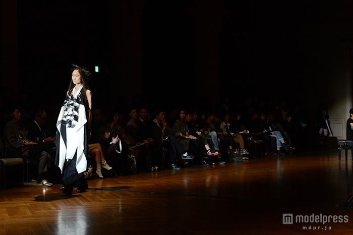 「ROGGYKEI2016 SPRING&SUMMER COLLECTION FASHION SHOW」