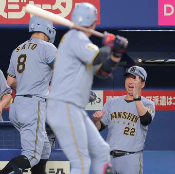 阪神 藤川監督「やっぱり、佐藤がね」逆転V弾の4番を称賛 移籍1号の浜田には「大きいね。大きいね」 1失点勝利に「伏見が本当によく引っ張ってくれて」