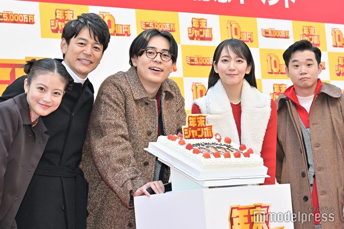 (左から)今田美桜、成田凌、妻夫木聡、吉岡里帆、矢本悠馬(C)モデルプレス
