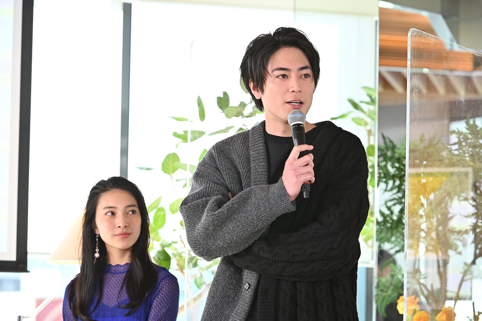 久保田紗友、間宮祥太朗（C）TBS