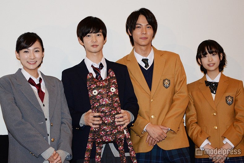 （左から）藤本泉、千葉雄大、中川大志、森川葵