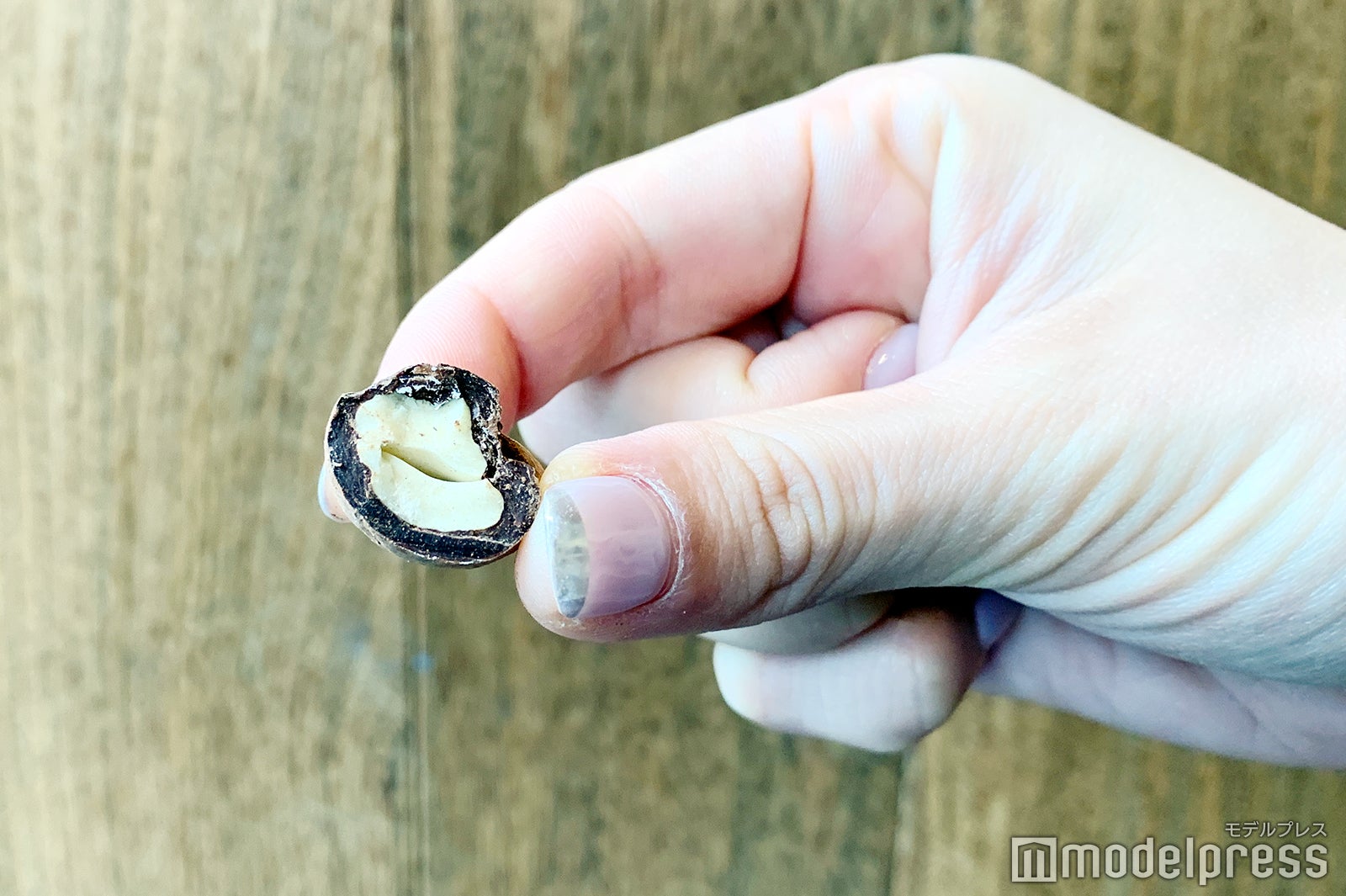 大きなカシューナッツが入った「カシューチョコ」（C）モデルプレス