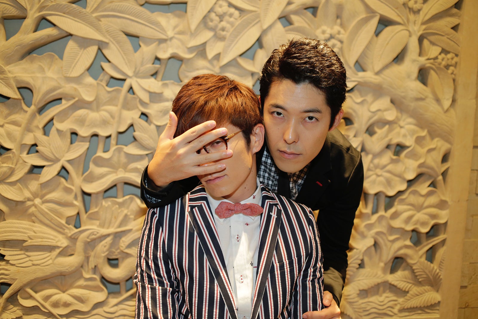 『オリエンタルラジオ×青山裕企 写真集 DOUSEI －ドウセイ－』より