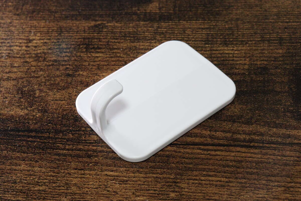 ダイソーのフック（バス用マグネット、1個）のビジュアル