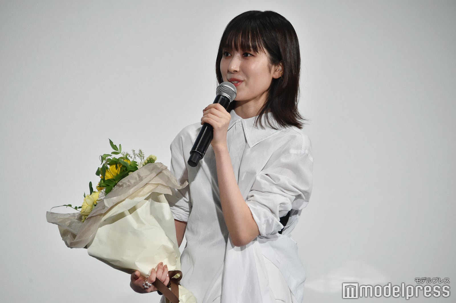 道枝駿佑にメッセージを送った福本莉子（C）モデルプレス