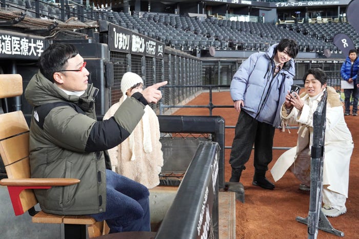 山里亮太、山下美月、西畑大吾、石田明(C)カンテレ