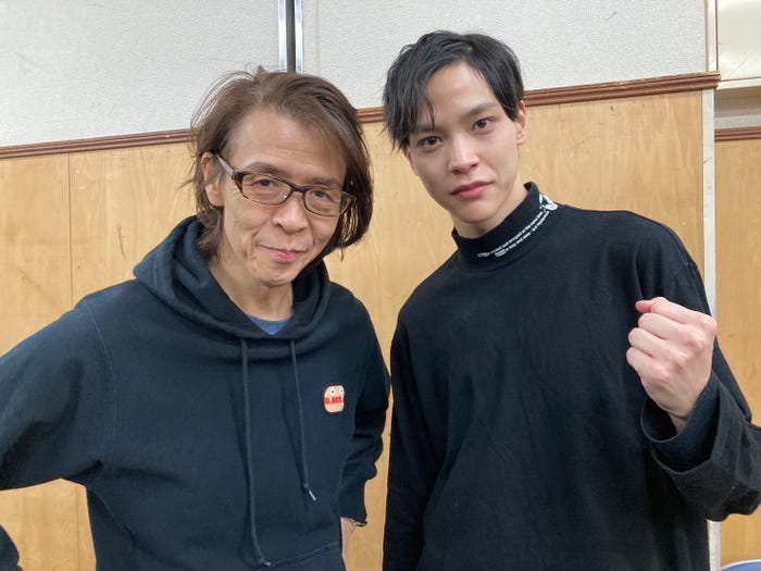 横内謙介氏、松本旭平(提供写真)
