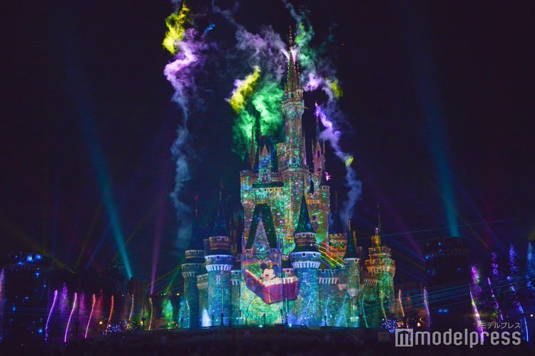 東京ディズニーランド史上最高レベルのショーがスタート Tdr35周年 ナイトタイムスペクタキュラー Celebrate Tokyo Disneyland モデルプレス