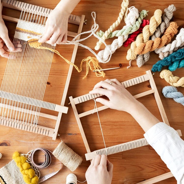 毛糸で作る工作アイデア15選 初心者や子供にもおすすめの簡単な作り方をご紹介 モデルプレス 毛糸で作る工作アイデア15選 初心者や子供にもおすすめの簡単な作り方をご紹介 モデルプレス