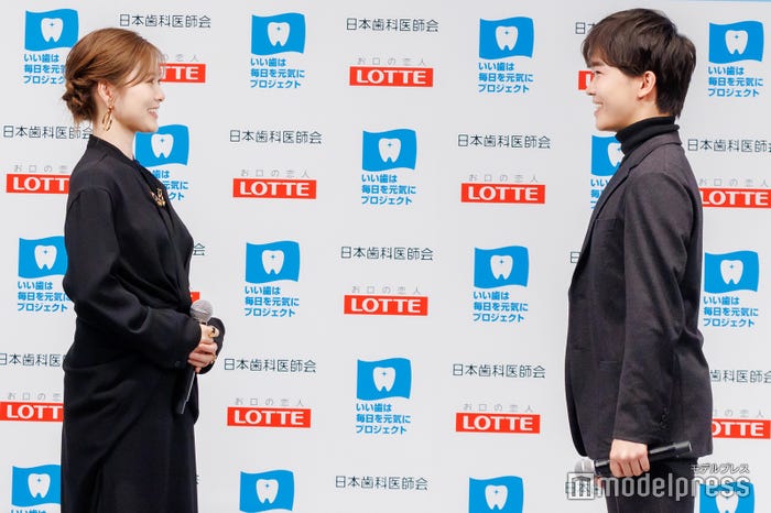 白石麻衣、鈴木福(C)モデルプレス