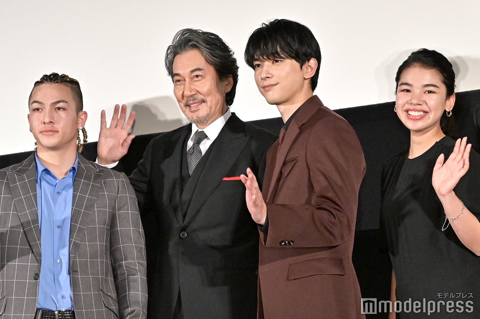 サガエルカス、役所広司、吉沢亮、アリまらい果 （C）モデルプレス