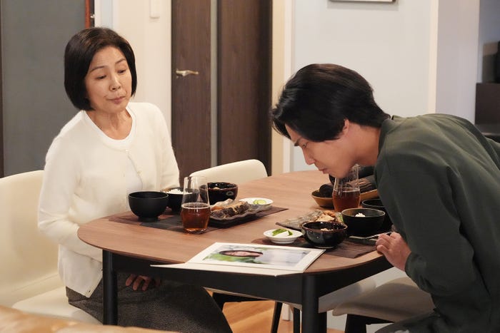 市毛良枝、毎熊克哉「セクシー田中さん」第8話より(C)日本テレビ