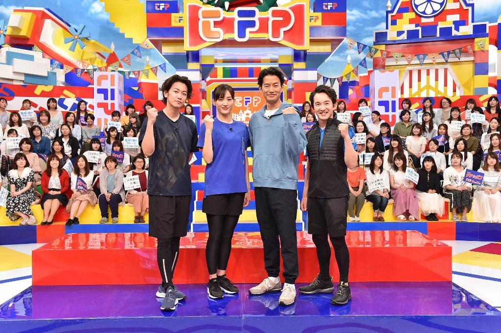 『義母と娘のブルース』チーム（左から）佐藤健、綾瀬はるか、竹野内豊、浅利陽介（C）TBS