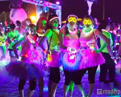 泡×光のラン「NEON BUBBLE DASH」日本初上陸 巨大泡キャノンで5000人が泡まみれ