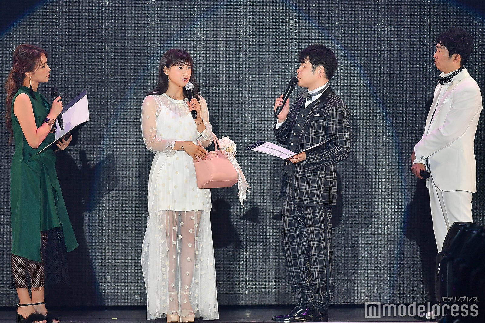 MC中の様子（C）モデルプレス