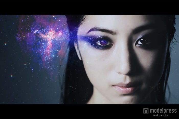 Flower「瞳の奥の銀河(ミルキーウェイ)」MVより